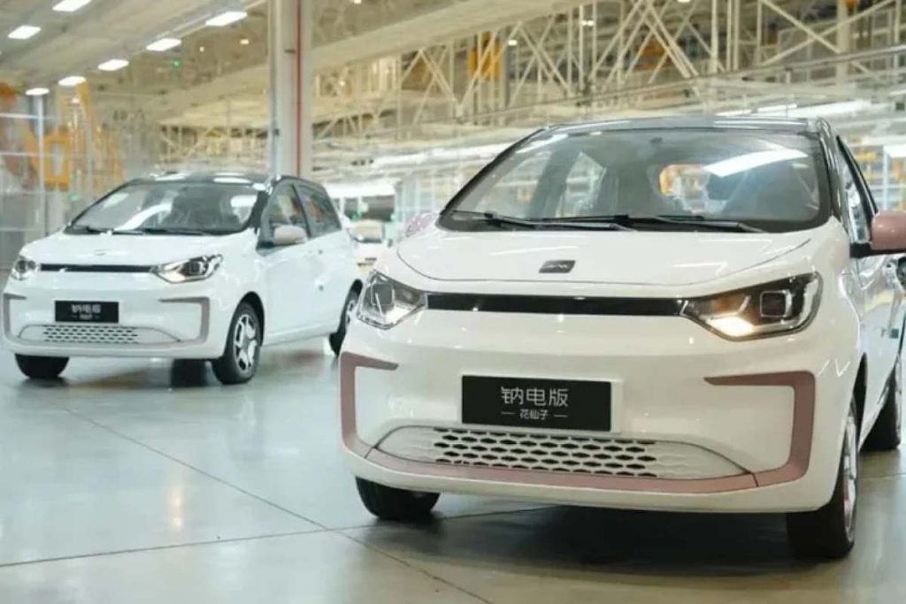 La première voiture électrique équipée d’une batterie au sodium sans lithium débarque sur nos routes La première voiture électrique équipée d’une batterie au sodium sans lithium débarque sur nos routes