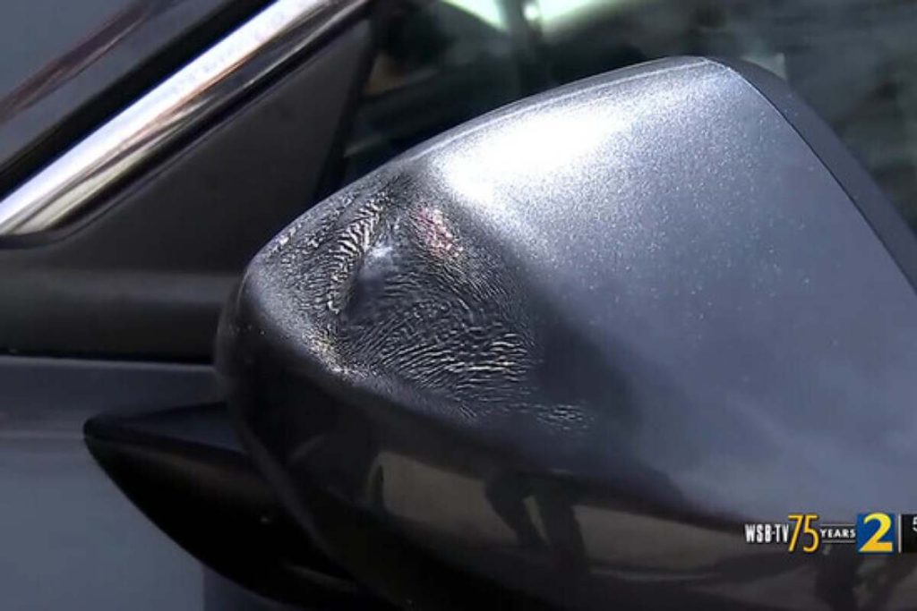 Sous le chaud soleil, sa Honda Civic a commencé à fondre à 10°C Sous le chaud soleil, sa Honda Civic a commencé à fondre à 10°C