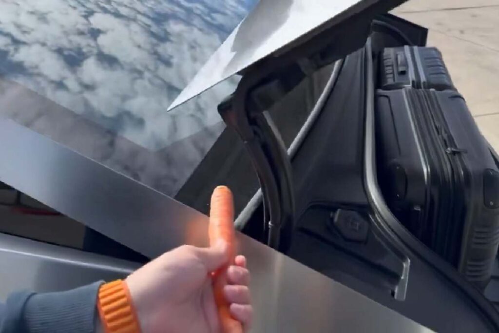 Pour le Cybertruck de Tesla, gardez vos doigts et vos mains bien à l’écart lors de la fermeture du capot Pour le Cybertruck de Tesla, gardez vos doigts et vos mains bien à l’écart lors de la fermeture du capot