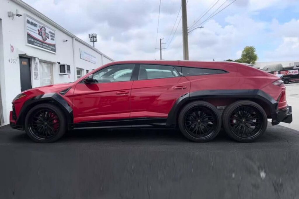 C’est quoi encore cette voiture ? Lui c’est Lamborghini Urus 6×6 C’est quoi encore cette voiture ? Lui c’est Lamborghini Urus 6×6
