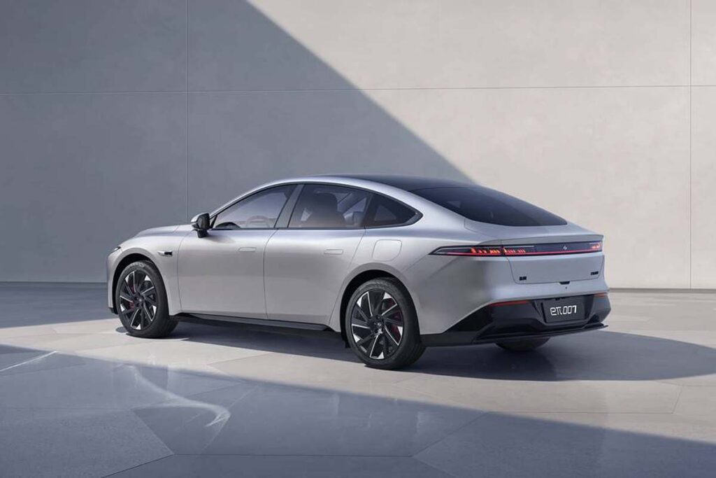 Jusqu’à 1200 km d’autonomie, un prix à partir de 20500€ : cette berline électrique chinoise va tourner des têtes Jusqu’à 1200 km d’autonomie, un prix à partir de 20500€ : cette berline électrique chinoise va tourner des têtes