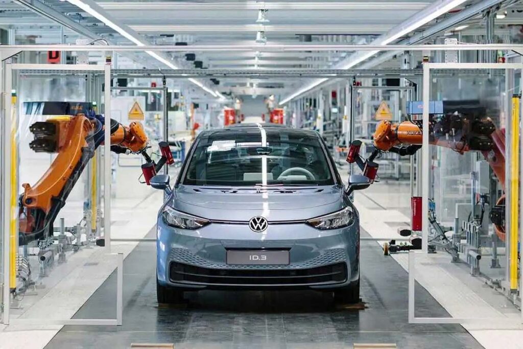 Ça va mal chez Volkswagen obligé de réduire à nouveau la production de voitures électriques Ça va mal chez Volkswagen obligé de réduire à nouveau la production de voitures électriques