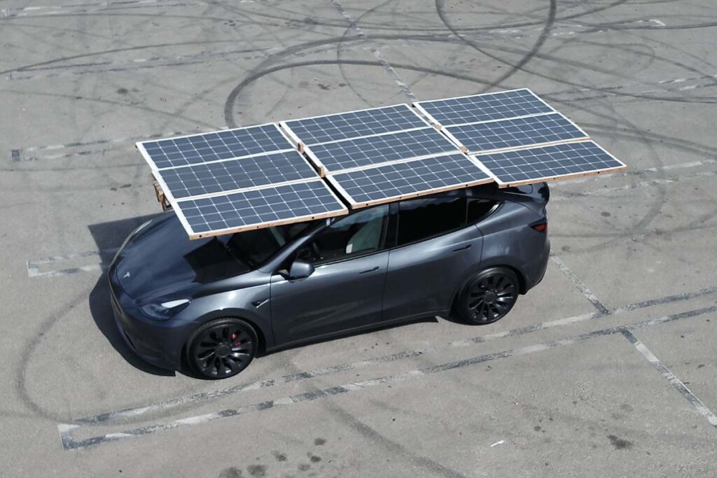 Il installe des panneaux solaires sur le toit de sa Tesla Model Y : et le résultat est… Il installe des panneaux solaires sur le toit de sa Tesla Model Y : et le résultat est…