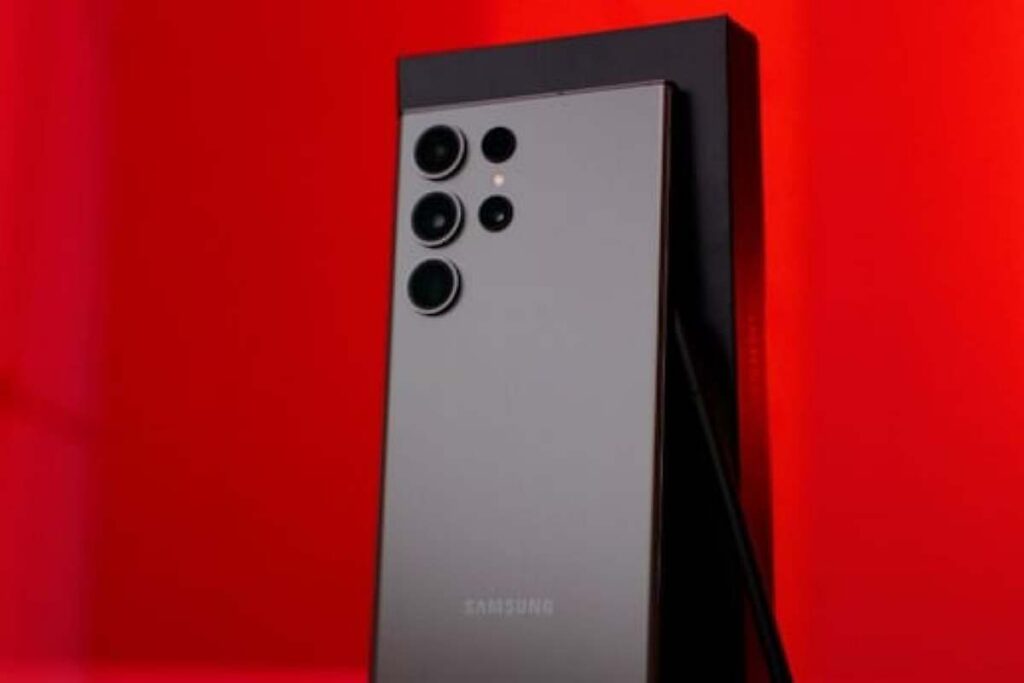 Ironie mais vrai : le Galaxy S24+ mets le S24 Ultra à terre Ironie mais vrai : le Galaxy S24+ mets le S24 Ultra à terre