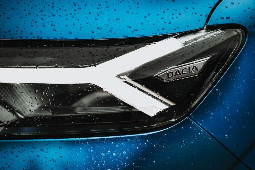 Dacia prépare quelque chose pour rendre la vie difficile à Toyota et consorts Dacia prépare quelque chose pour rendre la vie difficile à Toyota et consorts