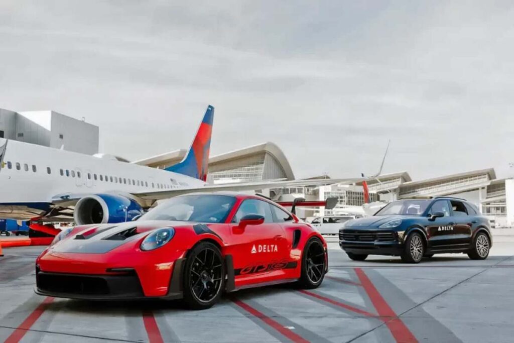Oubliez le bus : dans cet aéroport, les passagers sont transportés en Porsche 911 Oubliez le bus : dans cet aéroport, les passagers sont transportés en Porsche 911
