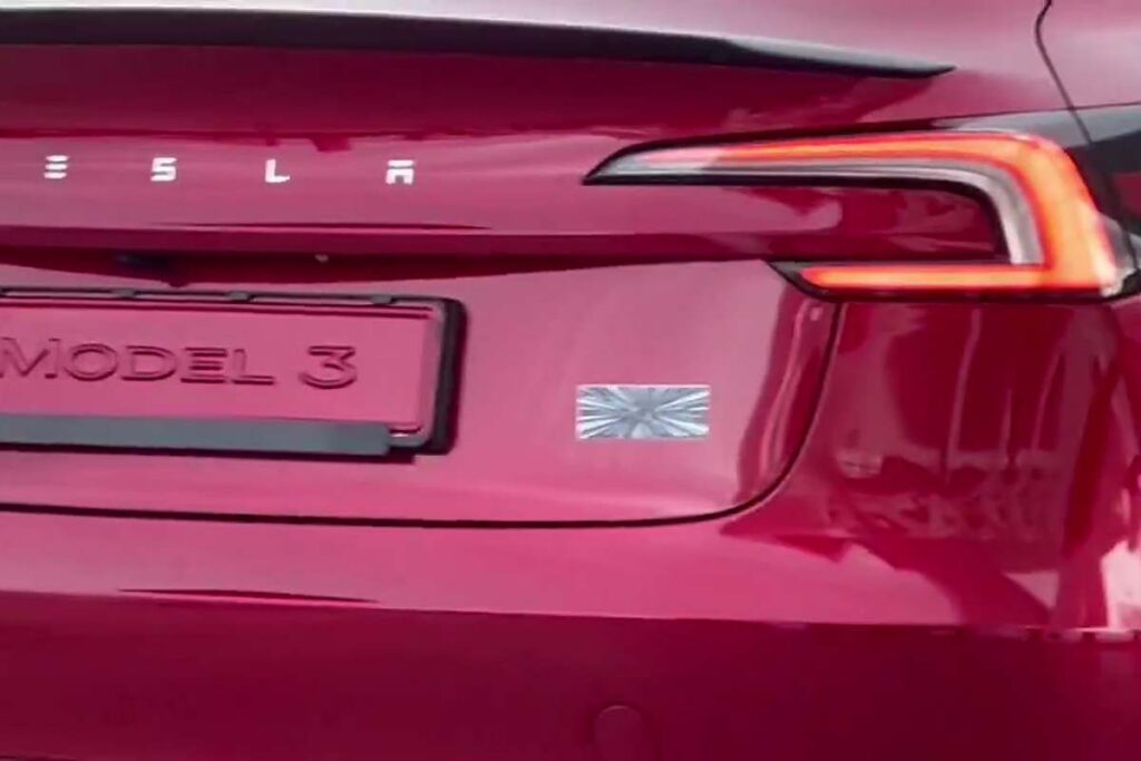 La Tesla Model 3 Performance aperçue sans camouflage dans les rues de Valence (photos/vidéo) La Tesla Model 3 Performance aperçue sans camouflage dans les rues de Valence (photos/vidéo)