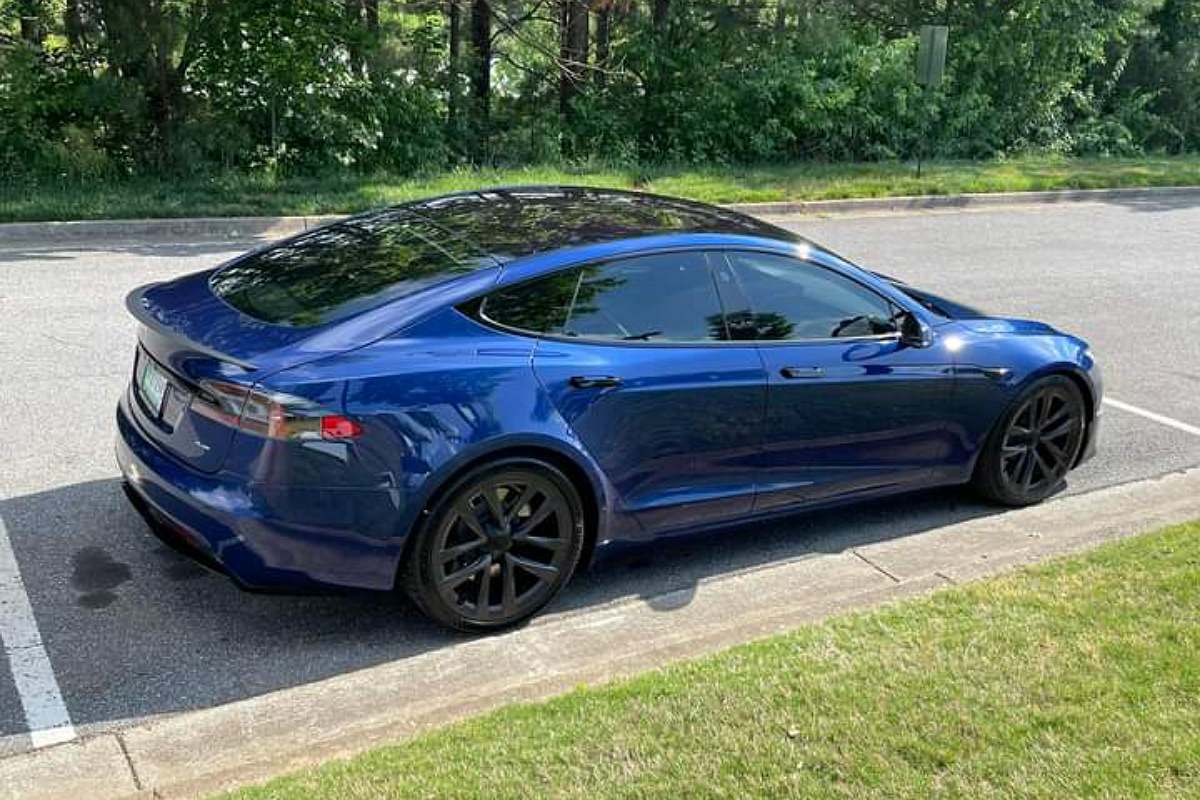 Tesla : une tiktokeuse est restée coincée dans sa voiture après une mise à jour logicielle (Vidéo) Tesla : une tiktokeuse est restée coincée dans sa voiture après une mise à jour logicielle (Vidéo)