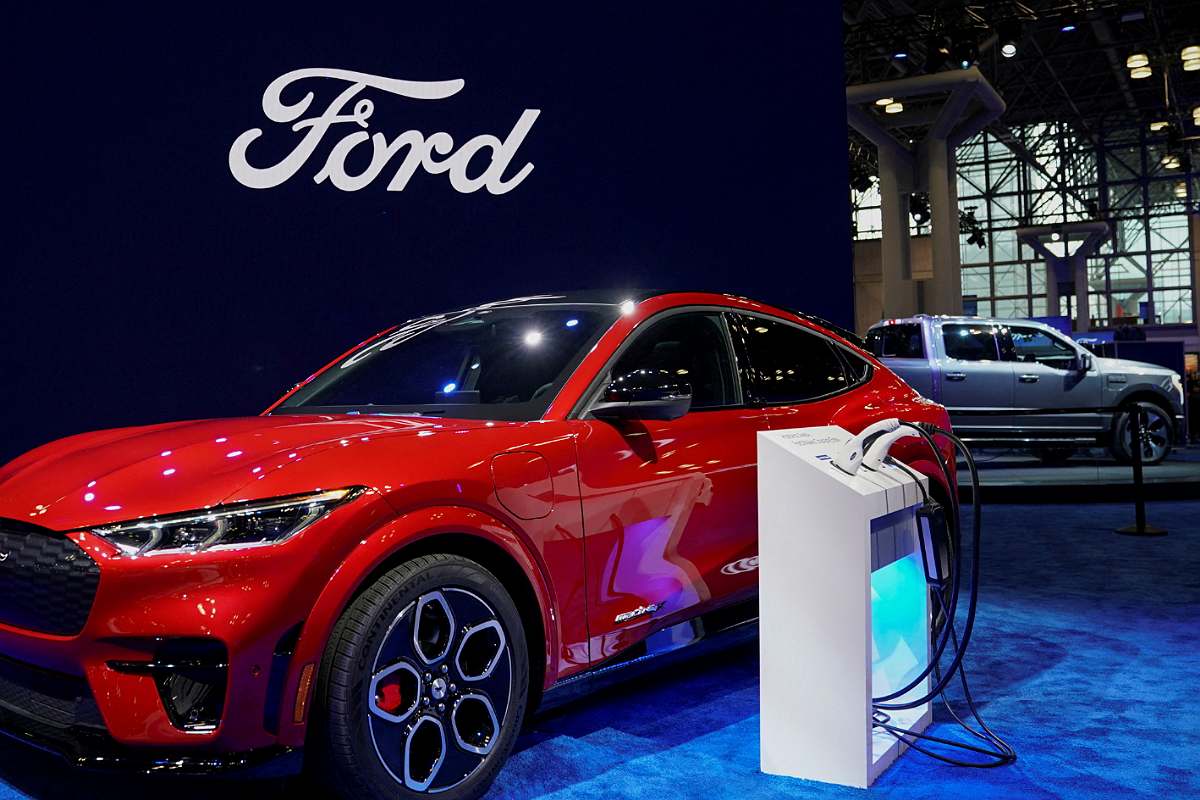 Ford sur les pas de Tesla confirme l’arrivée d’une voiture électrique abordable à 25.000$ Ford sur les pas de Tesla confirme l’arrivée d’une voiture électrique abordable à 25.000$